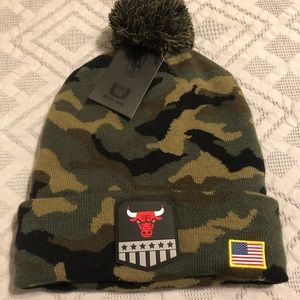 NWT Bulls Army USA camo Beanie with lining, osfa